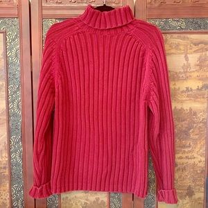 RED RIBBED TURTLENECK